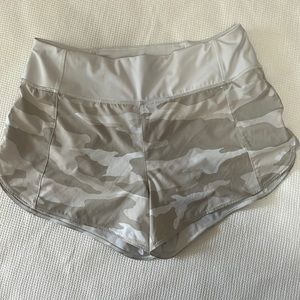 Athleta Run With It 3.5” Short